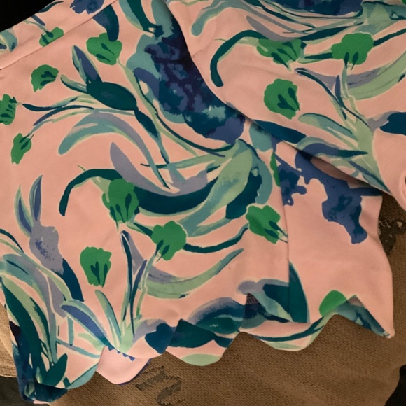 Lilly Pulitzer Scalloped Floral Shorts - Picture 12 of 12